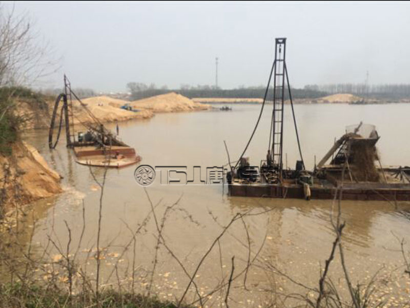 無(wú)節(jié)制開(kāi)采河沙，河堤受損嚴(yán)重